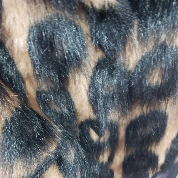 Jamie Sadock Faux Fur Vest - Picture 3 of 9